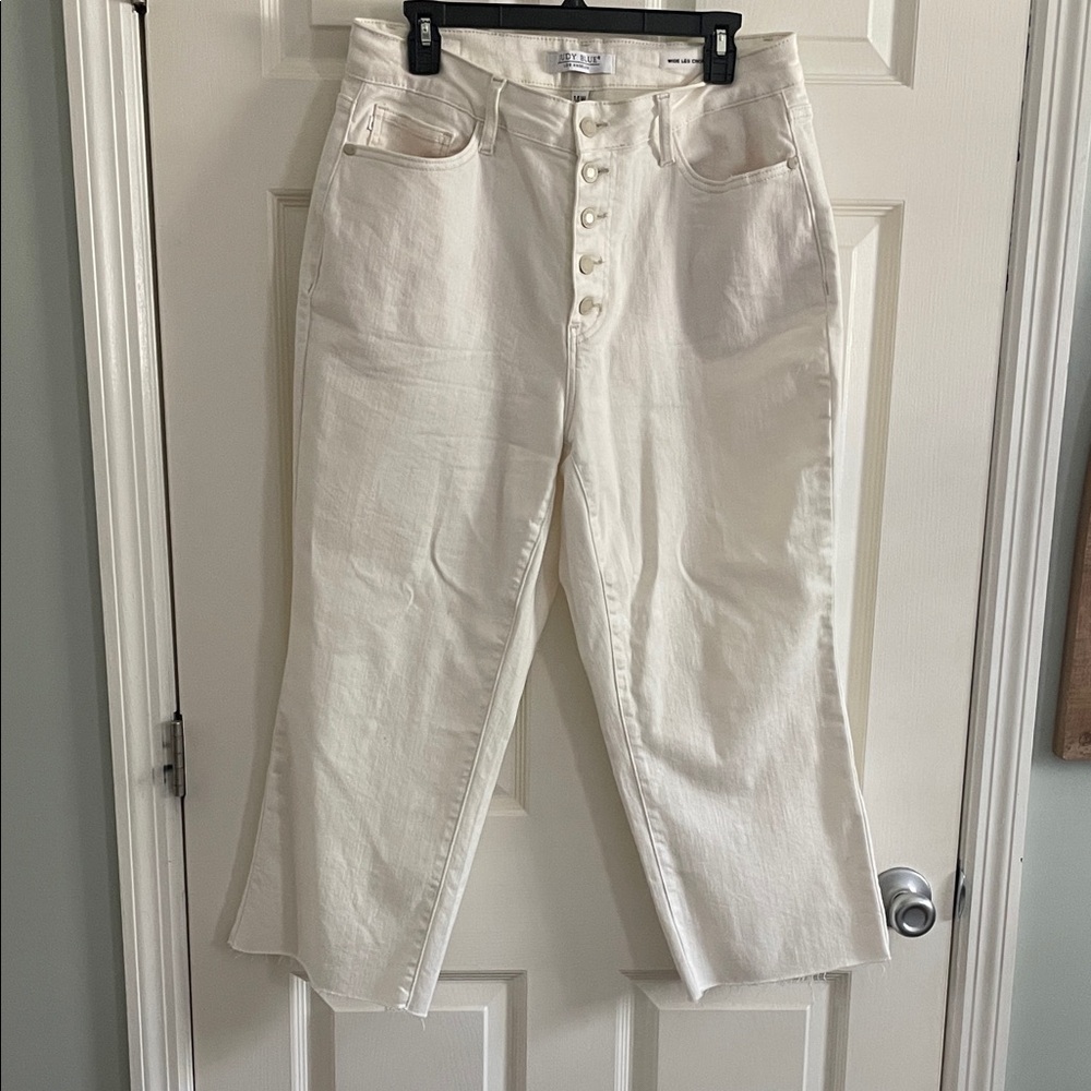 Judy Blue High Rise White Jeans - Picture 4 of 5